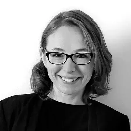 Maria Dityateva, Bürokauffrau